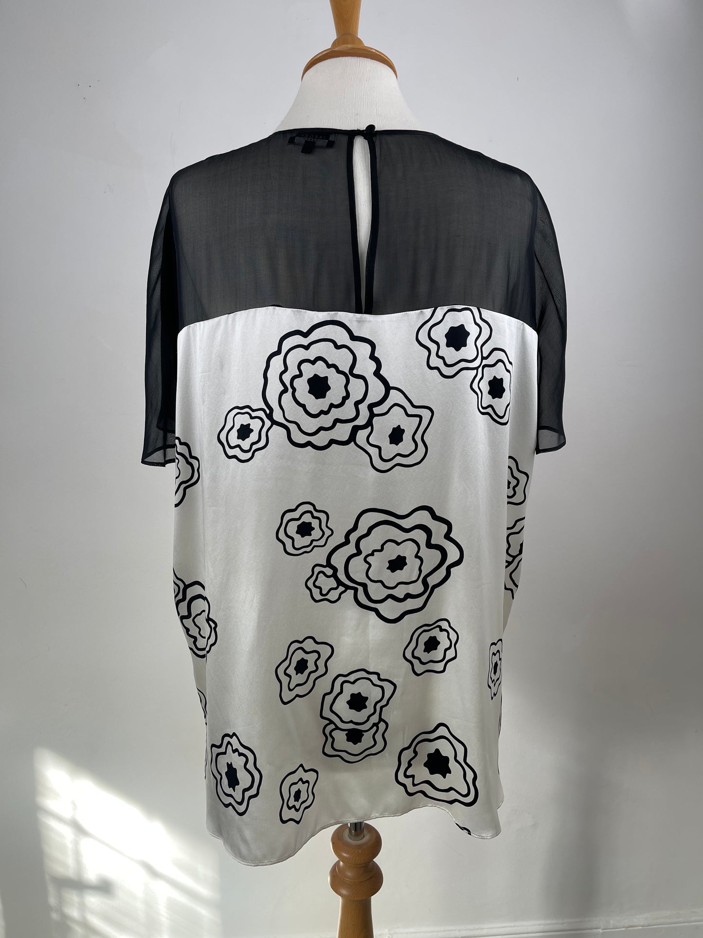 Black & White Silk Satin and Chiffon by Jaeger London | Size L